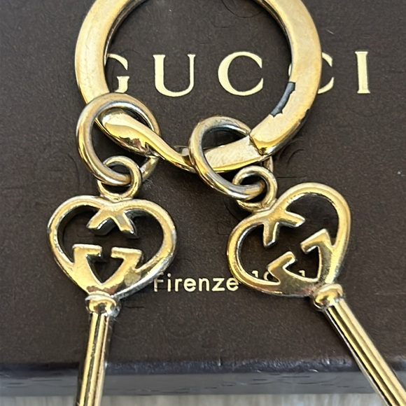 Gucci gold tone keychain with 2 key charms and box - Picture 10 of 11